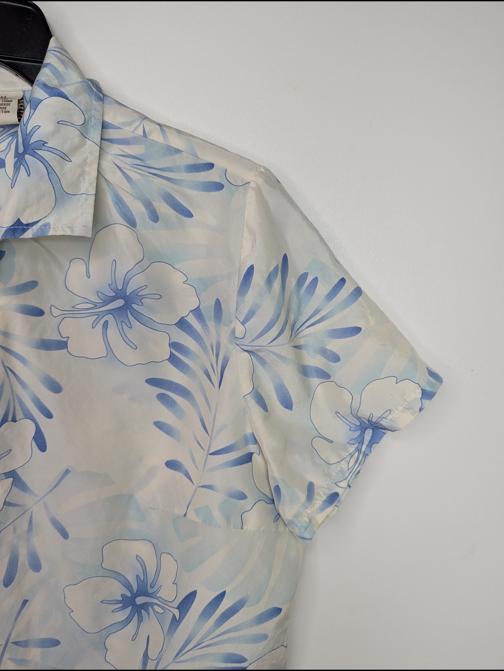 Vintage Silk Hawaiian Shirt Womens M Pastel Blues and Off White Darting - Picture 6 of 15